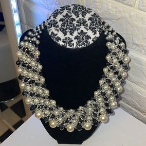 Stunning collar necklace. Sapphire and pearl.